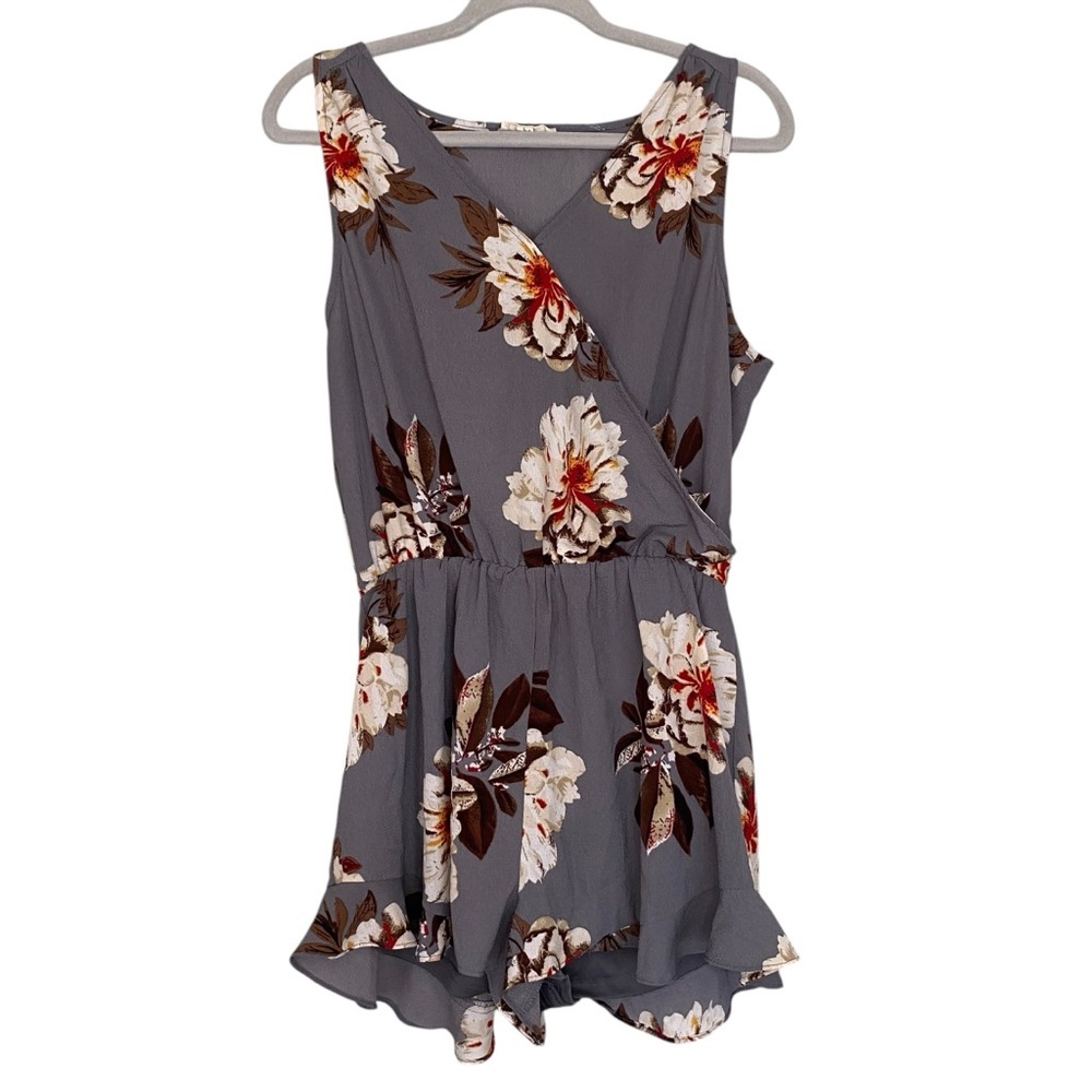 Entro Floral Romper Womens Size Large Gray Sleeveless Ruffle Open Back Tie